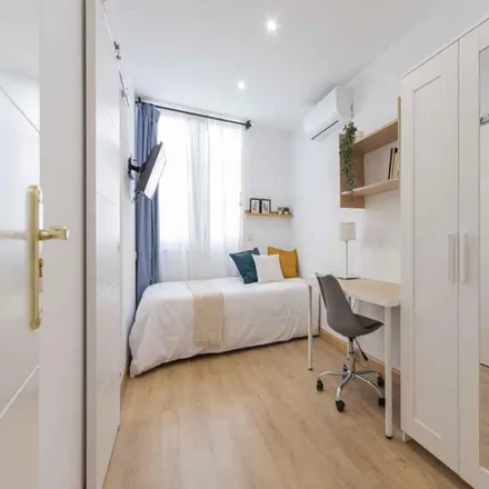 Rent this 3 bed room on Travesía de San Mateo in 8, 28004 Madrid