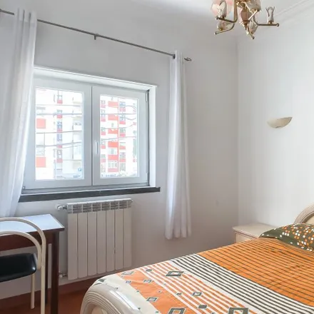 Rent this 5 bed room on Escola EB1/JI Sá de Miranda in Rua Antero de Quental, 2780-105 Oeiras