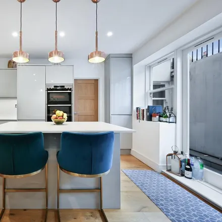 Rent this 4 bed house on 202a Battersea Bridge Road in London, SW11 3AR