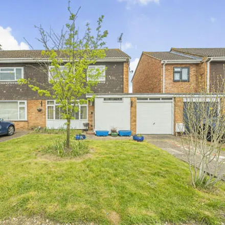 Buy this 3 bed duplex on 28 Welford Road in Reading, RG5 4QS