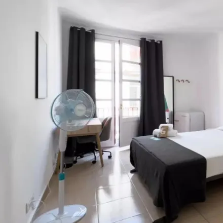 Rent this 7 bed room on Shades World in Carrer de Ferran, 08001 Barcelona