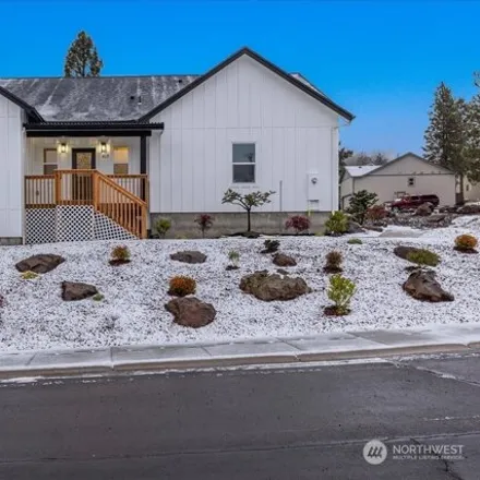 Buy this 3 bed house on 813 Whitney Drive in Goldendale, WA 98620