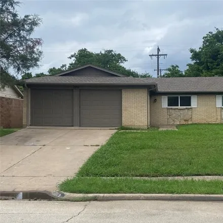 Rent this 3 bed house on 3371 Morris Avenue in Irving, TX 75061