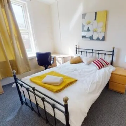 Rent this 5 bed townhouse on Spring Grove Walk in Leeds, LS6 1RR