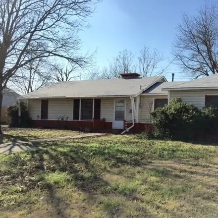 Rent this 3 bed house on 481 Northwest 17th Street in Grand Prairie, TX 75050