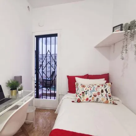 Rent this 4 bed room on Carrer de Cabanes in 16, 08004 Barcelona
