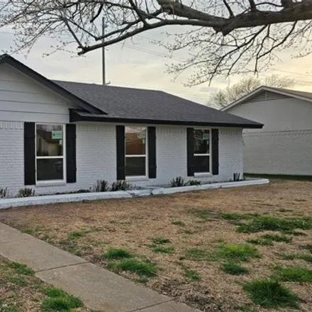 Buy this 3 bed house on 3116 Hillsdale Lane in Garland, TX 75042