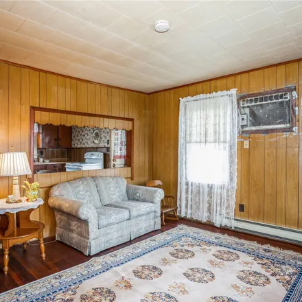 Image 7 - 175 Smith Street, East Patchogue, NY 11772, USA - House for sale