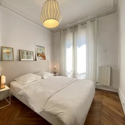 Image 2 - 30 Rue Cambacérès, 75008 Paris, France - Apartment for rent