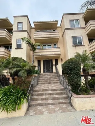 Rent this 4 bed condo on Alley n/o Palm Avenue in Burbank, CA 91501