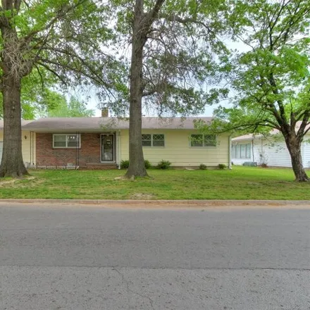 Buy this 3 bed house on 1423 Lahoma Street in Pryor Creek, OK 74361