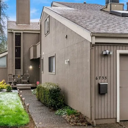 Buy this 3 bed condo on 6735 Continental Circle Southeast in Salem, OR 97306