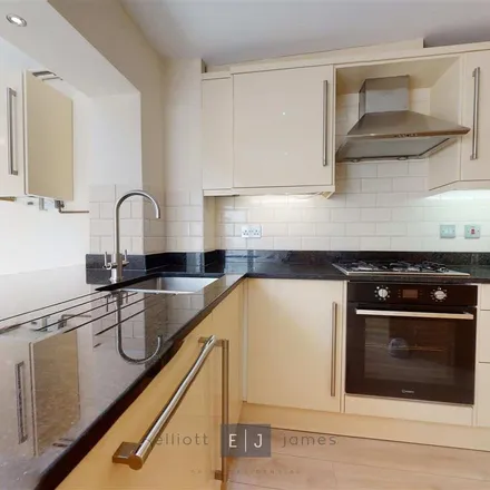 Rent this 3 bed duplex on Cleves Close in Loughton, IG10 3NN