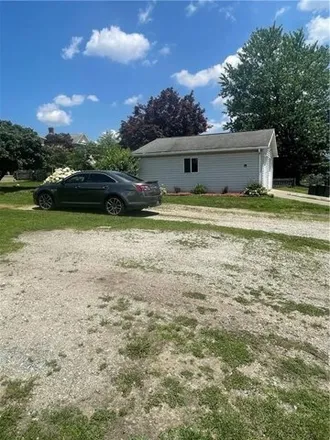 Image 2 - 1417 West Crawford Avenue, Trotter, Connellsville, PA 15425, USA - House for sale
