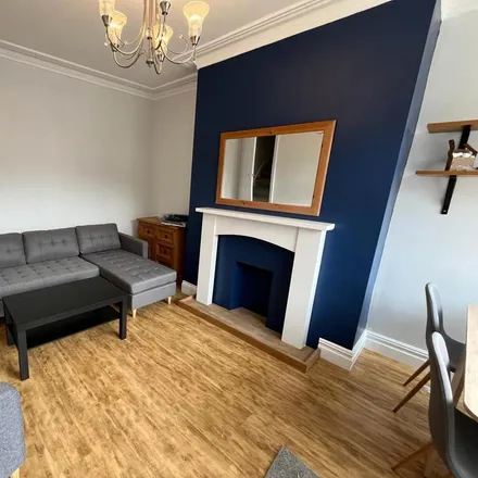 Image 2 - Woodside Place, Leeds, LS4 2QU, United Kingdom - Townhouse for rent