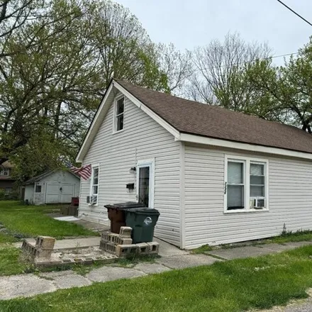Buy this studio house on 7356 Hickman Street in Mount Healthy, Hamilton County