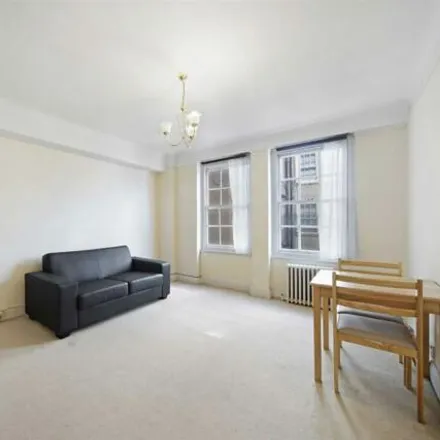 Rent this studio loft on 73 Gloucester Place in London, W1U 8HP