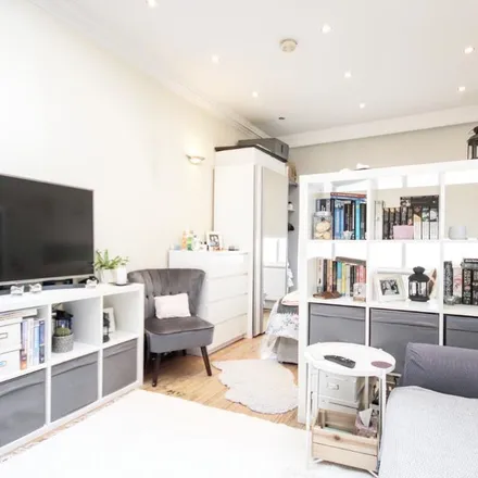 Rent this 1 bed apartment on 423 Hornsey Road in London, N4 3GY