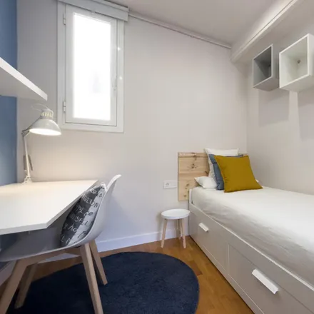 Rent this 5 bed room on El Corte Inglés in Plaça de Catalunya, 14
