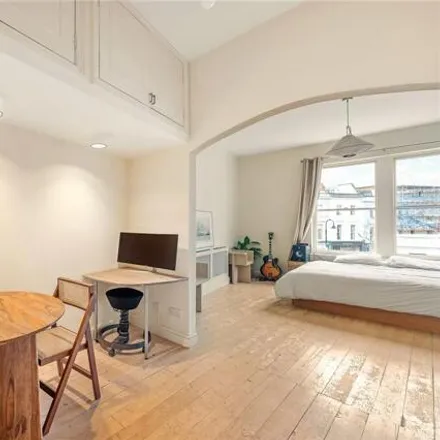 Image 3 - 6 King Henry's Road, Primrose Hill, London, NW3 3QP, United Kingdom - Apartment for sale