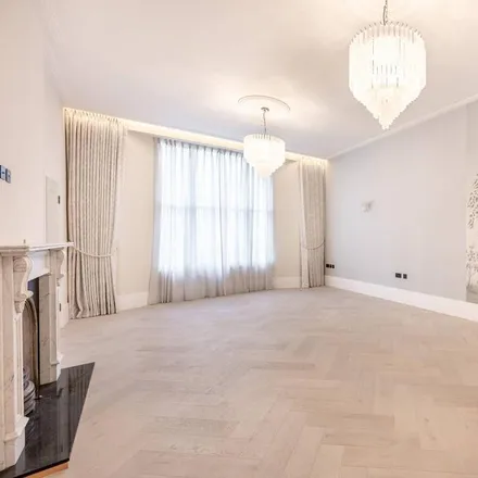 Rent this 4 bed apartment on 6 Leinster Gardens in London, W2 3BH