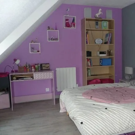 Rent this 2 bed house on 56880 Ploeren