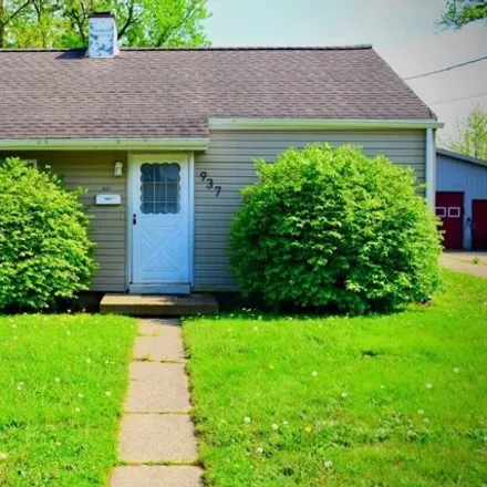 Buy this 2 bed house on 937 West 35th Street in Erie, PA 16508