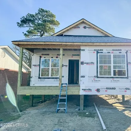 Buy this 3 bed house on 718 Harney Street in Elizabeth City, NC 27909