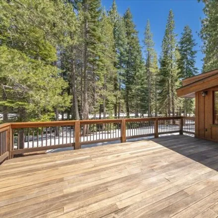 Image 5 - 12495 Snowpeak Way, Truckee, CA 96161, USA - House for sale