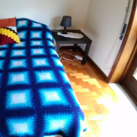Rent this 3 bed room on Banco Internacional do Funchal in Rua da Constituição, 4200-131 Porto