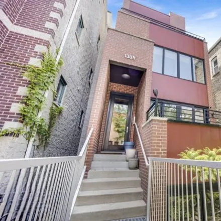 Buy this 2 bed condo on 1306 North Bosworth Avenue in Chicago, IL 60622