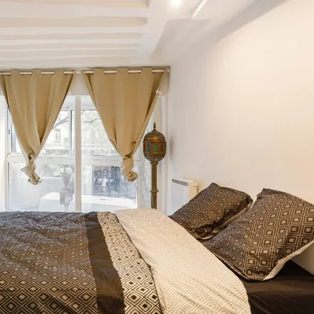 Rent this 4 bed apartment on 17 Boulevard de Bonne Nouvelle in 75002 Paris, France