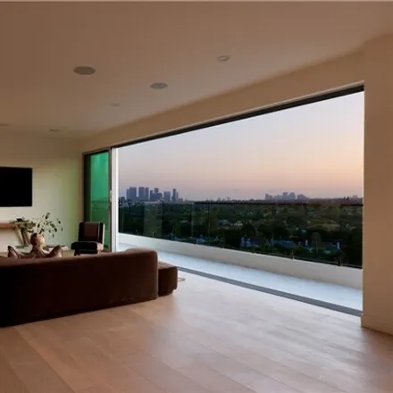 Image 9 - Plaza Towers, 838 North Doheny Drive, West Hollywood, CA 90069, USA - Condo for sale