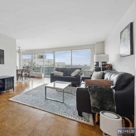 Image 6 - 2069 Center Avenue, Fort Lee, NJ 07024, USA - Apartment for sale