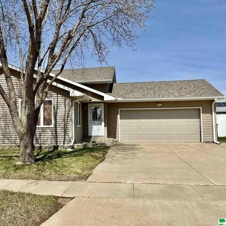 Buy this 4 bed house on 1702 Sunset Drive in Le Mars, IA 51031