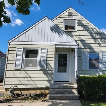 Rent this 3 bed house on 622 Chatham Road in Columbus, OH 43214