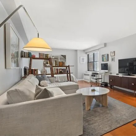 Image 1 - 1565 1st Avenue, New York, NY 10028, USA - Apartment for sale