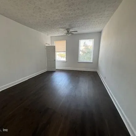 Rent this 2 bed apartment on Main Street in Springfield, Jacksonville