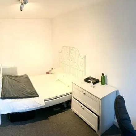 Rent this 2 bed room on Catherine Street in Cardiff, CF24 4EF