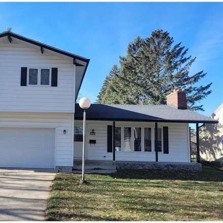 Buy this 4 bed house on 520 5th Avenue Southwest in Pipestone, MN 56164