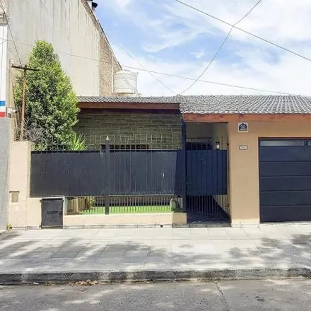 Buy this 2 bed house on Avenida La Plata 57 in Partido de Lomas de Zamora, 1828 Banfield