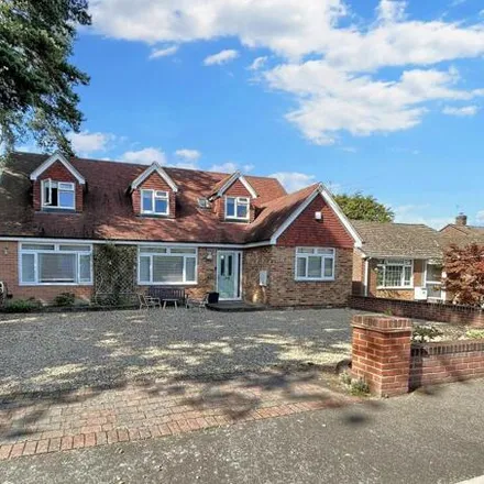 Buy this 5 bed house on Wellington Close in Dibden Purlieu, SO45 4RL