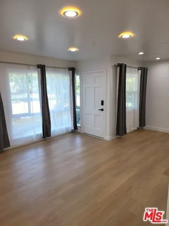 Image 3 - 5700 Clemson Street, Los Angeles, CA 90016, USA - Townhouse for sale