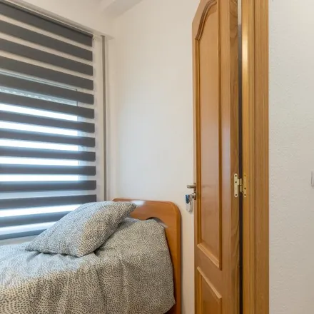 Rent this 4 bed room on Calle de las Tres Marías in 46100 Burjassot, Spain