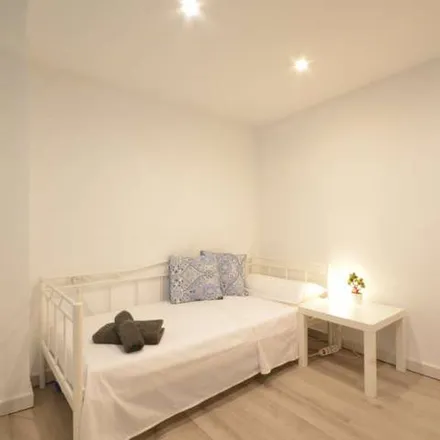 Image 5 - Carrer d'Empar Guillem, 6, 46011 Valencia, Spain - Apartment for rent