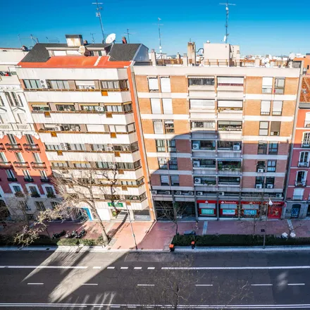 Rent this 5 bed room on Madrid in Calle de Luchana, 38