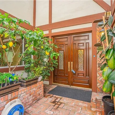 Image 2 - 4581 Wilshire Boulevard, Los Angeles, CA 90010, USA - House for sale