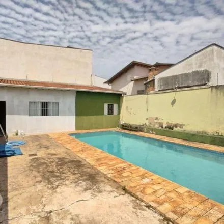 Buy this 7 bed house on Rua Treze de Maio in Jardim Nasralla, Bauru - SP