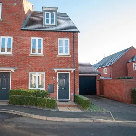 Rent this 3 bed townhouse on 2 Oulton Road in Rugby, CV21 1AL