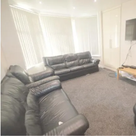 Rent this 7 bed townhouse on Cardigan Road St Michaels Lane in Cardigan Road, Leeds